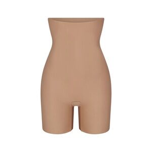 SKIMS BODY HIGH-WAISTED MID THIGH SHORT 
Color: SIENNA